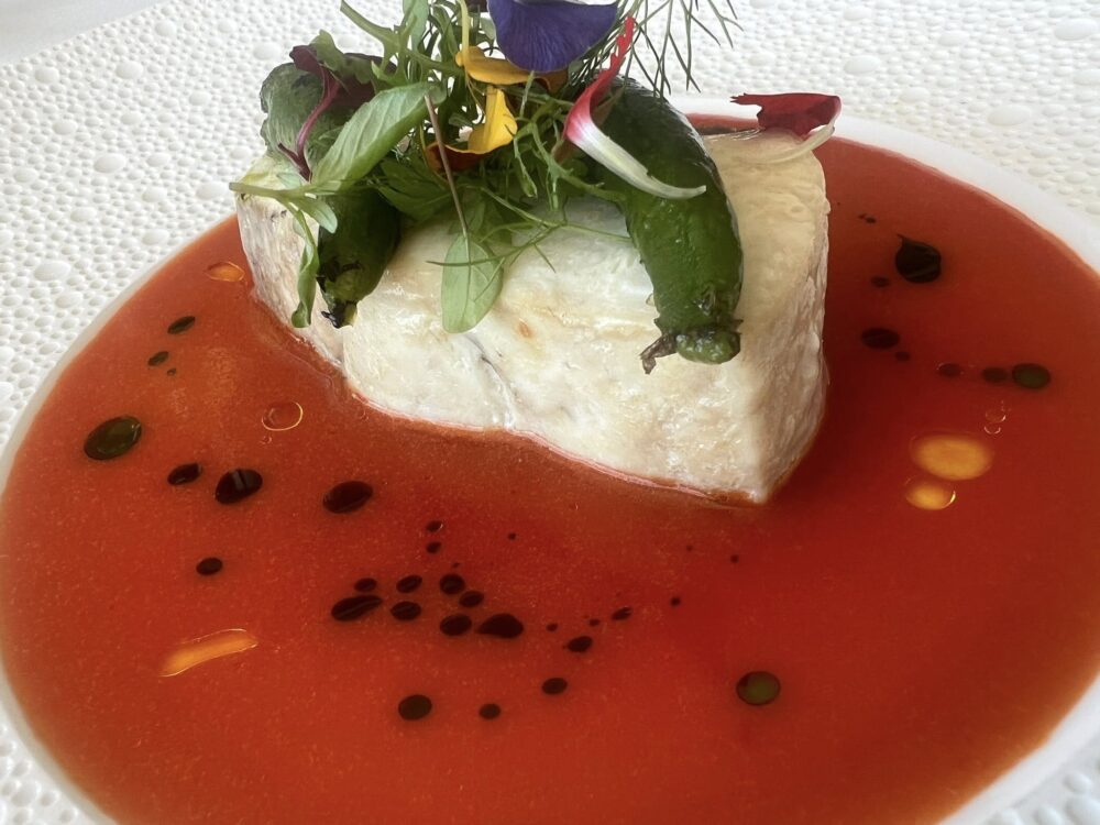 Quattro passi - Ricciola alla brace, salsa alla marinara, Peperoncini di fiume