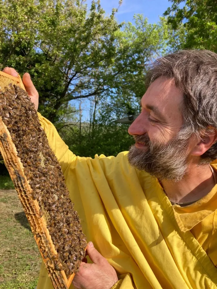 Angelo e l'amore per le sue api - Il Giardino Segreto