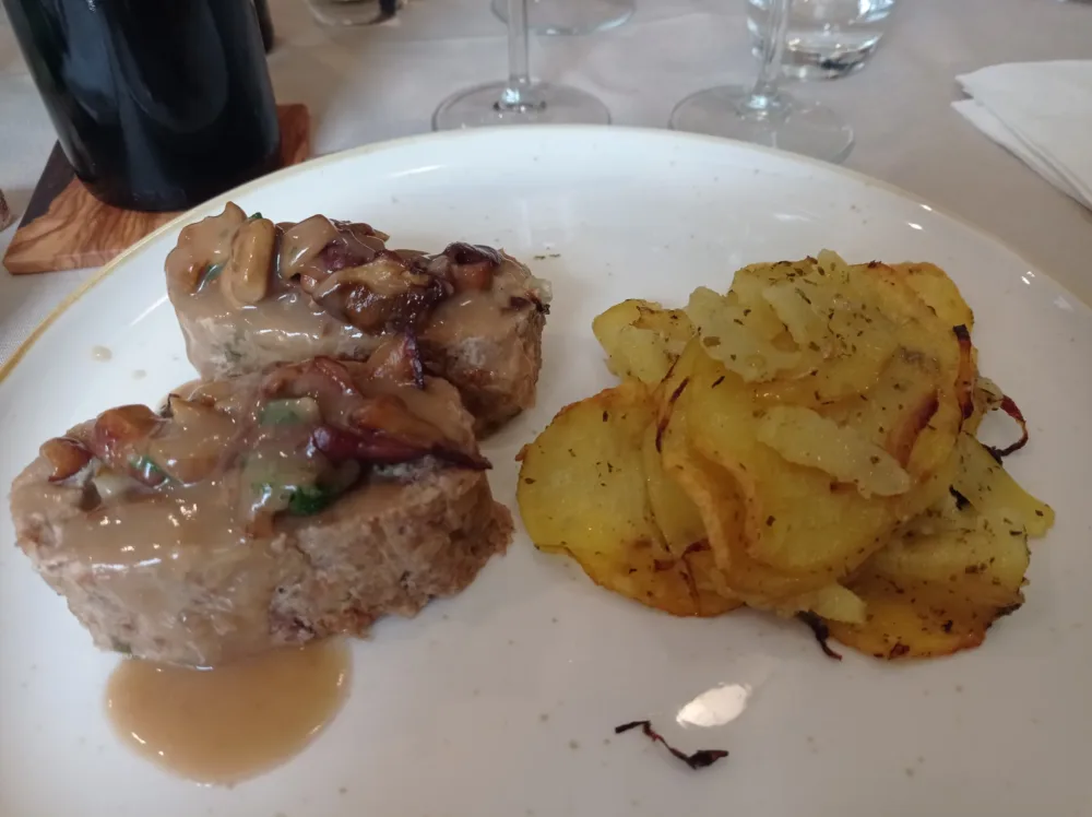 Chioccia d'Oro Polpettone di maiale e cinghiale con patate arreganate