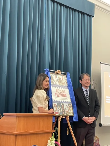 Jacqueline Chio-Lauri con l'Ambasciatore Neal Imperial presso l'Ambasciata delle Filippine a Roma