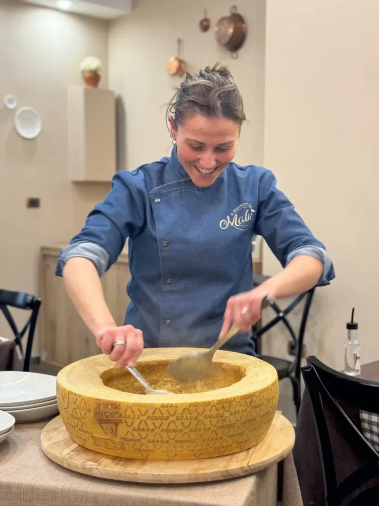 La Chef Annamaria e la preparazione della pasta e patate - Il Bistrot di Malù