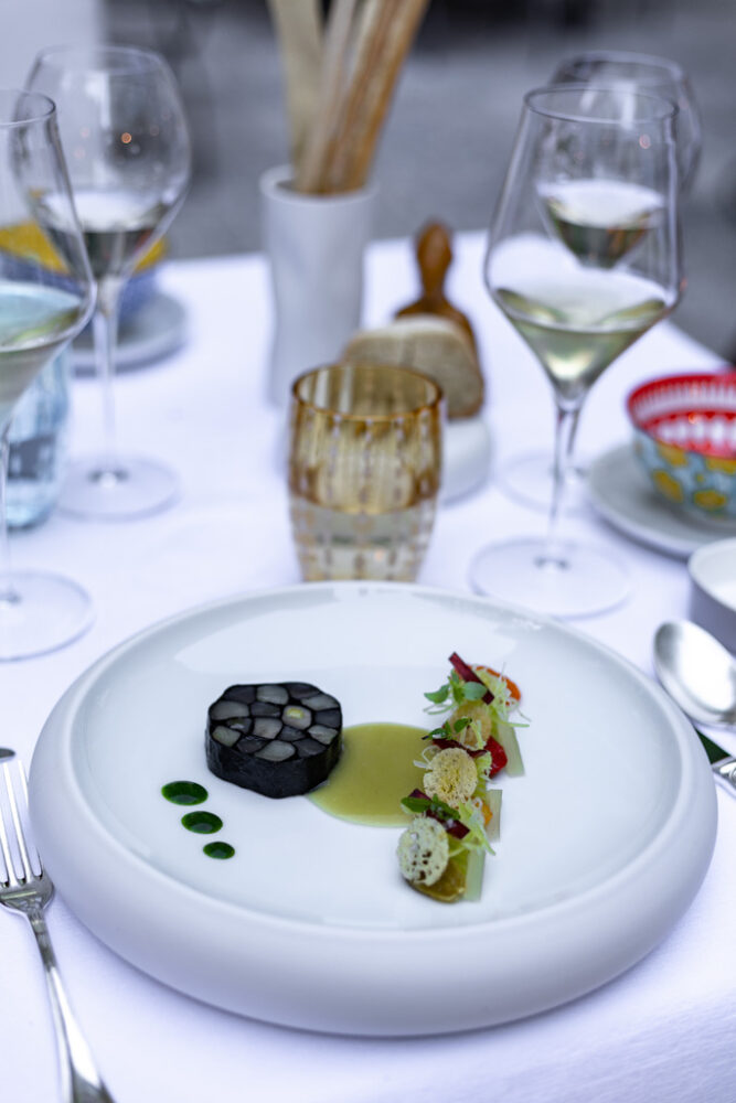 Palazzo Acampora, mosaico di tonno e ricciola in alga nori