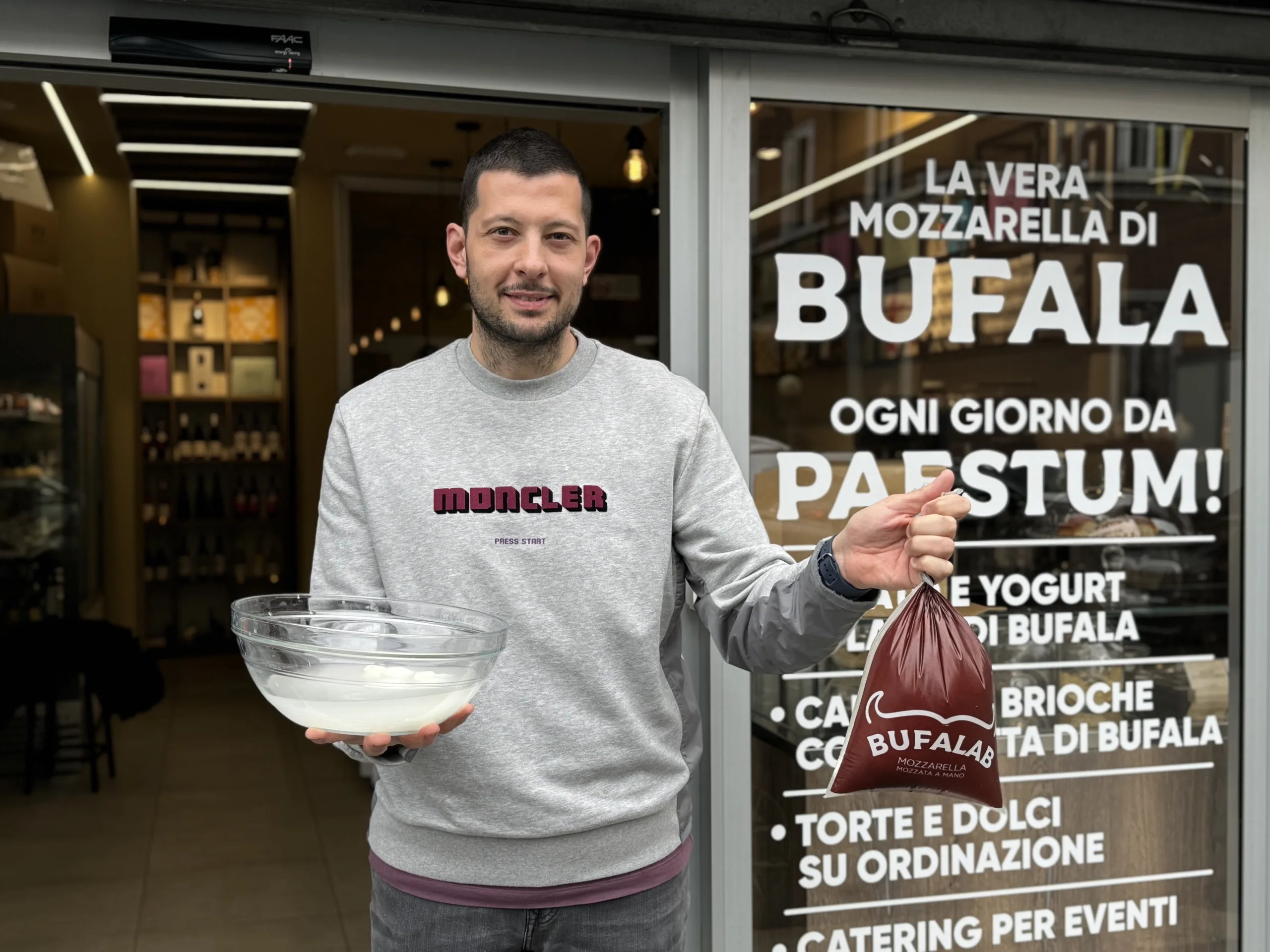 Pasquale con la Mozzarella di Bufala del Granato