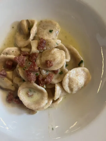 Strascinate al grano arso antico con sbriciolata di Norcia, porcini e colatura di caciocavallo