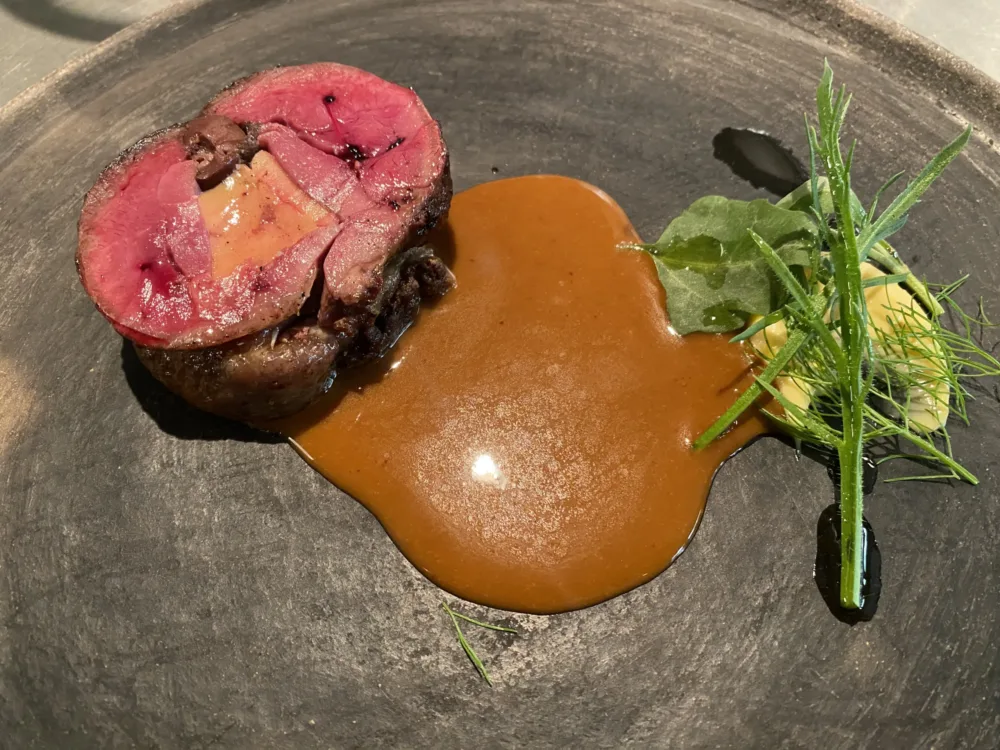 Table - Piccione roti con nocciola e foie gras Laque de Chine