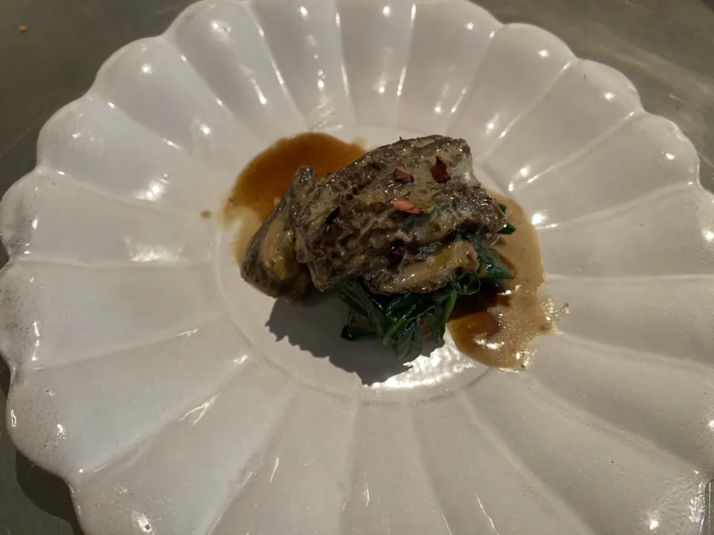 Table - Spugnole, spinaci, jus di crostacei