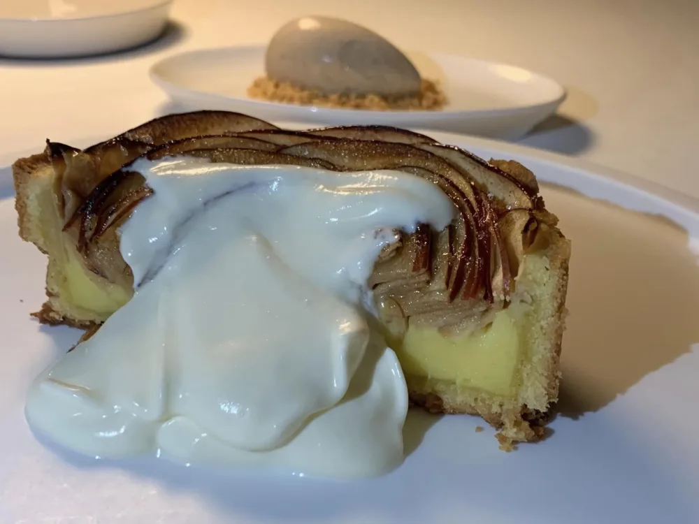 Zest Restaurant, Hotel La favorita, torta alle mele con panna acida e gelato alla cannella