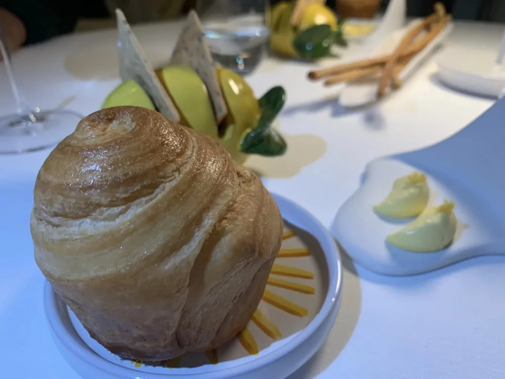 Zest Restaurant, Hotel La favorita, pane e crackers