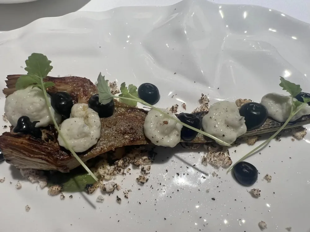 Vitantonio Lombardo Ristorante - Carciofo Arrosto con Lardo di Seppia, Menta e Liquirizia