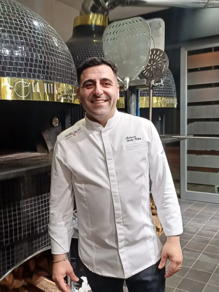 Antonio Della Volpe Pizzaiolo e Patron La Vita è Bella
