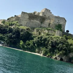 Il Castello di Baia dal mare