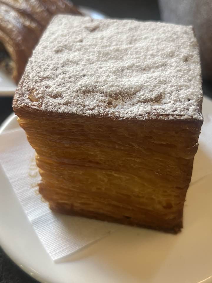 Pasticceria Salvatore Cutolo - cornetto cubico