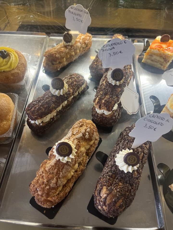 Pasticceria Salvatore Cutolo - eclair