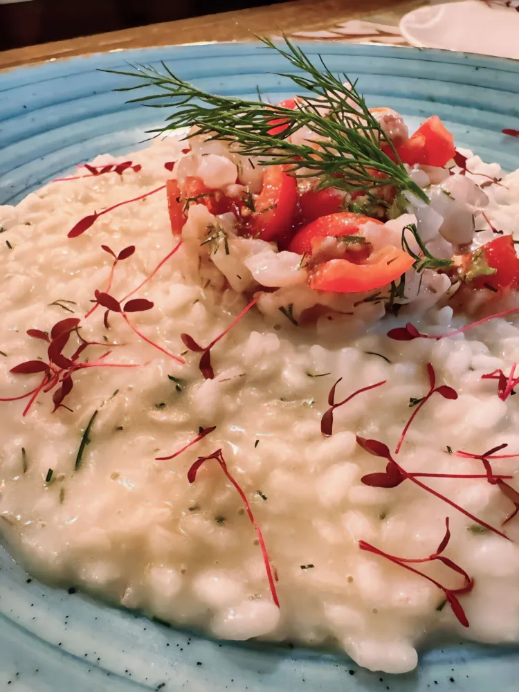 Risotto al Gin di Alghe con Tartare di Branzino e Germogli di Amaranto