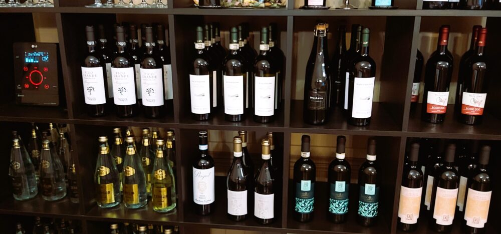 Irina Pizzeria a Savigno - cantina a vista