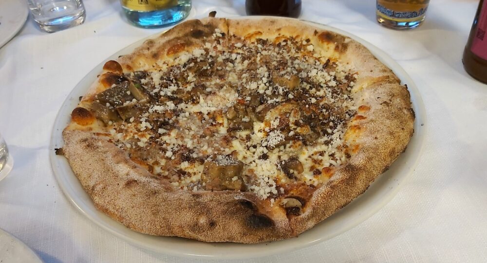 Irina Pizzeria a Savigno - la pizza Appennino