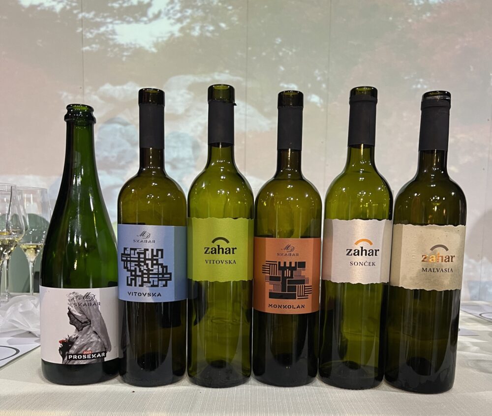 Batteria dei vini in assaggio