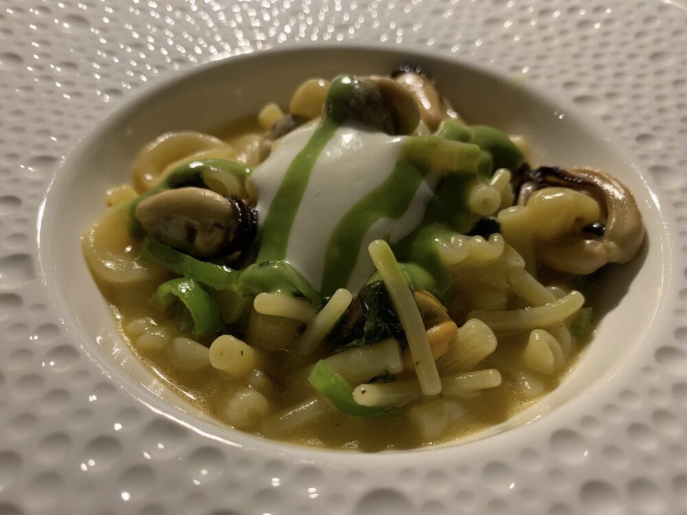  Il Borgo di Mare ad Acciaroli, pasta mista con cozze e peperoncini verdi