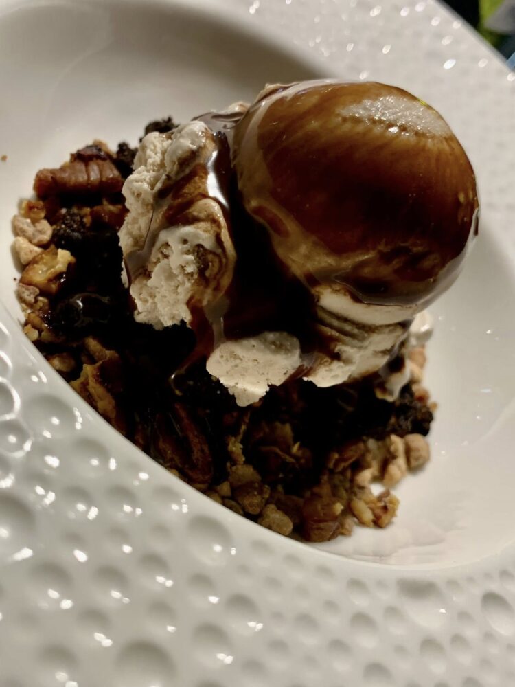  Il Borgo di Mare ad Acciaroli, il gelato con frutta secca al miele e caffè