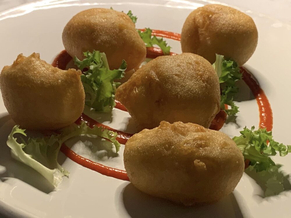 Mood Steakhouse, tempura di baccalà con salsa di papaccelle