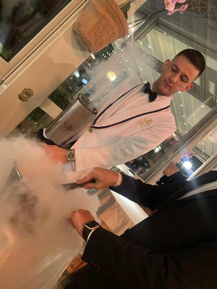 Mistral - preparazione gelato con azoto liquido