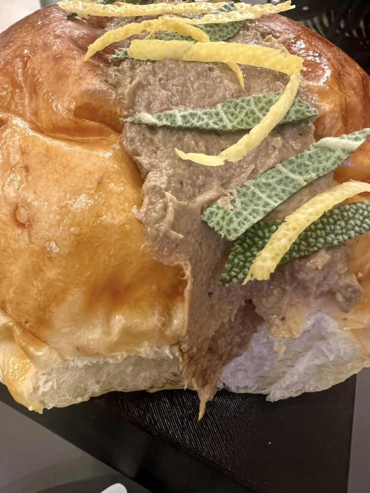 Da Andrea, Pizza Contemporanea - Maritozzo con il paté di fegatini e zeste di limoni