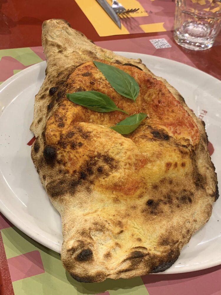 Stratto Pizza a Vallo, il calzone