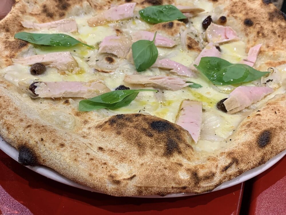 Stratto Pizza a Vallo, la tonno e cipolla