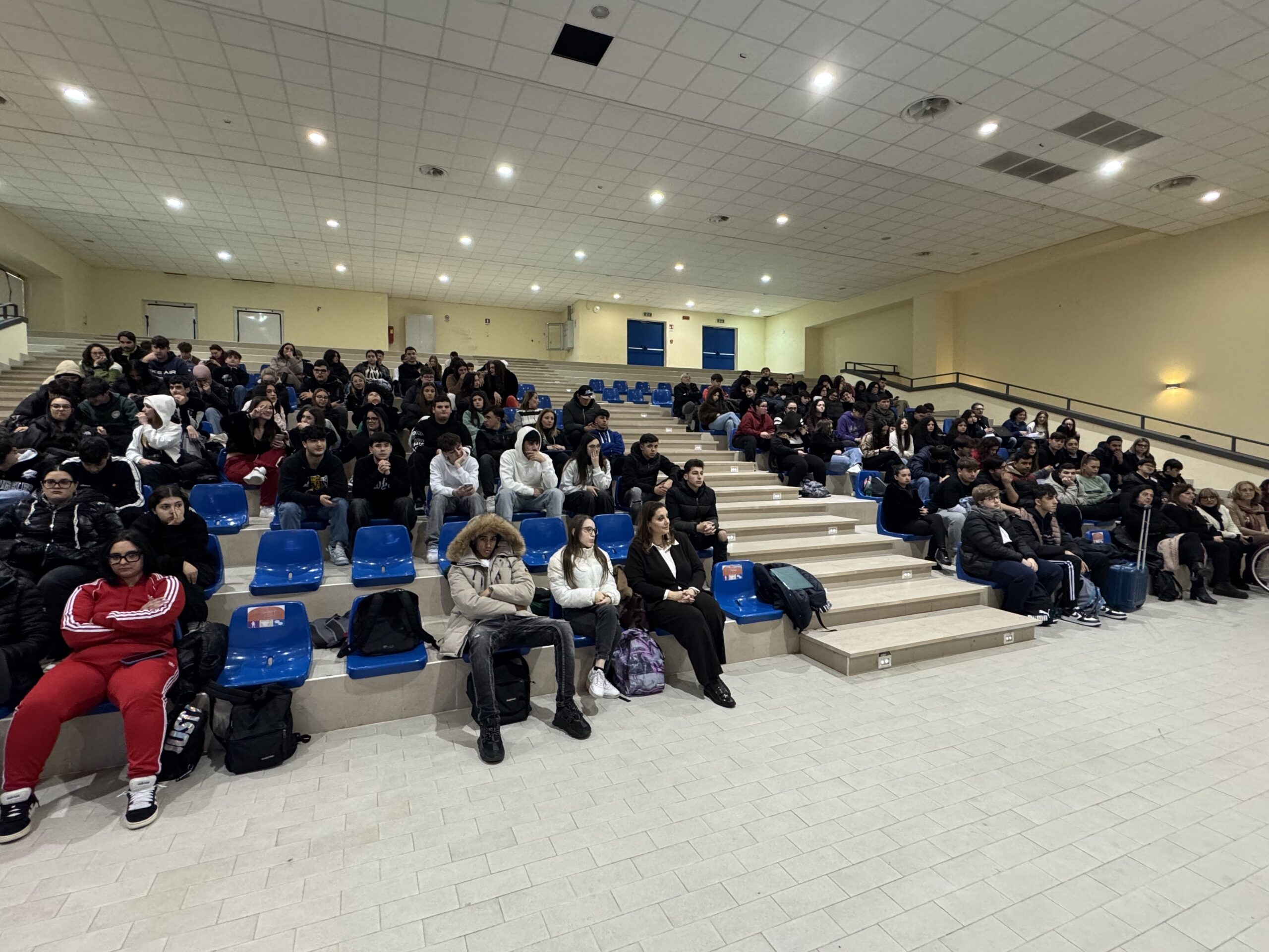 Gli studenti al convegno dell'instituto Ferrari di Battipaglia