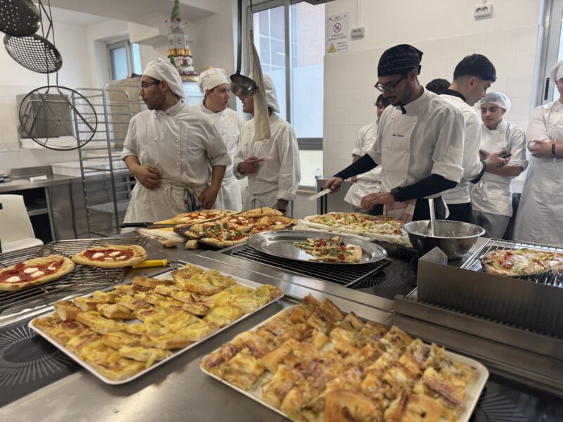 Gli studenti dell'istituto Ferrari di Battipaglia