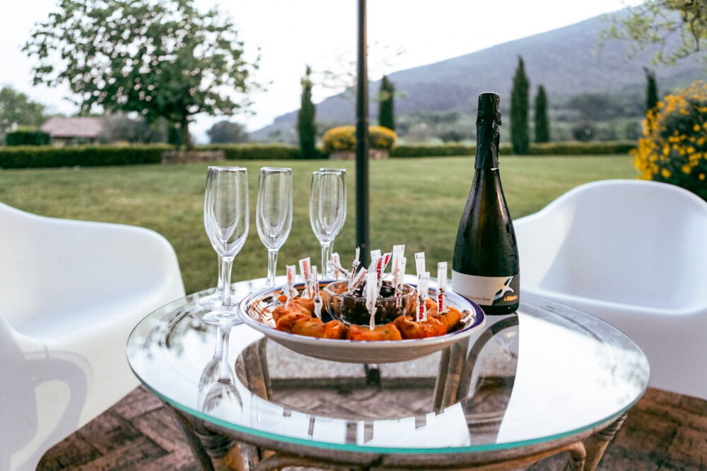 Le Ghiandaie, Aperitivo con lo spumante dell'azienda
