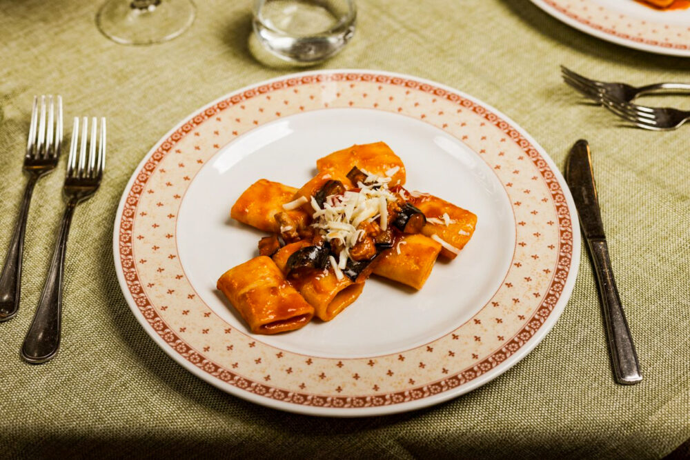 Le Ghiandaie, Paccheri con datterino e melanzane