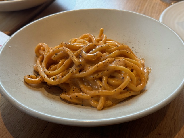 Manteca - pasta artigianale con granchio alla cacio e pepe