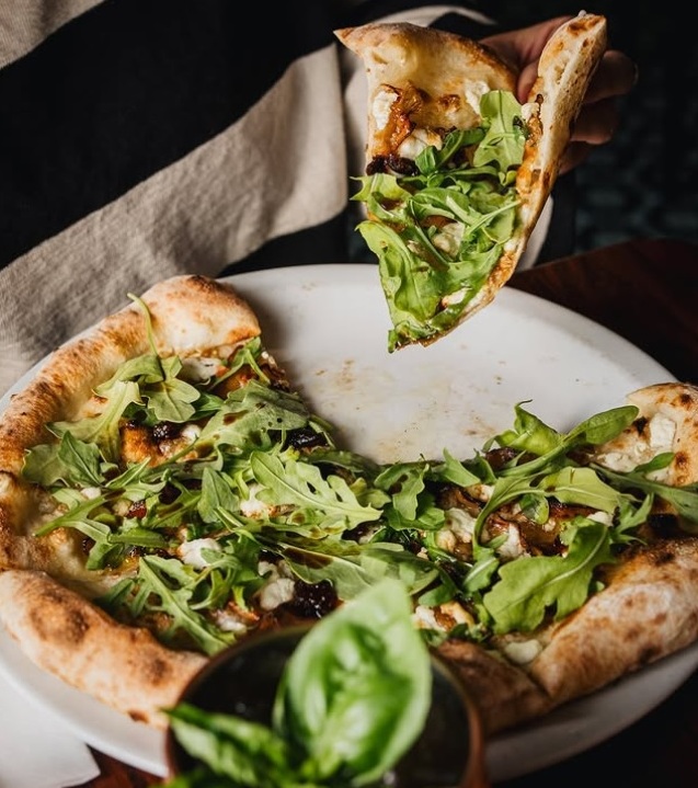 No 900, la pizza fichi e pancetta