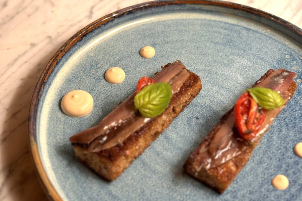 Pane burro salato e acciughe del cantabrico - Biografia, storie di vino