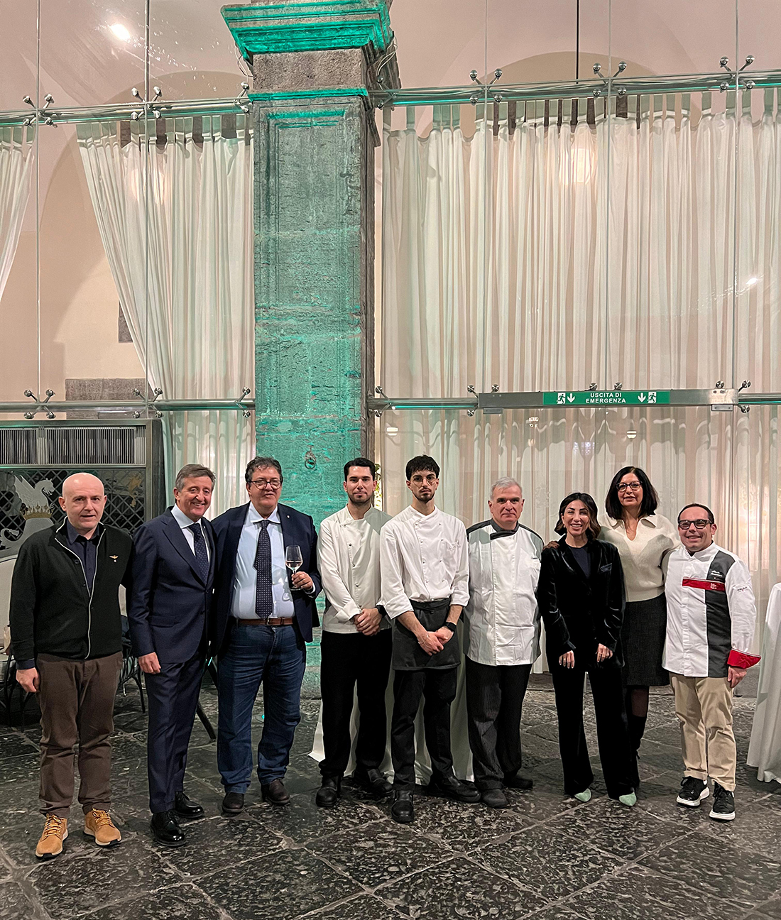 I curatori della guida e Maria D'Amico, insieme allo staff di Palazzo Caracciolo