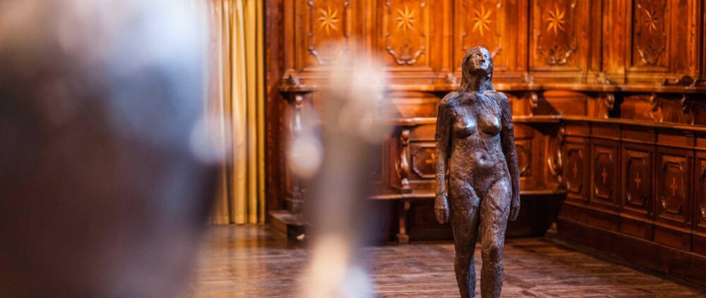 kiki smith sculpture