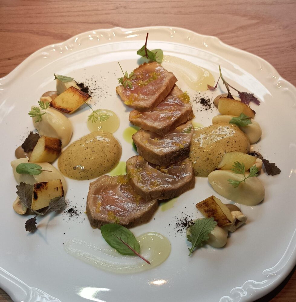 Ancòra Cesenatico - Colazione al ‘mare - Ricciola marinata, pastinaca, nocciola e caffè