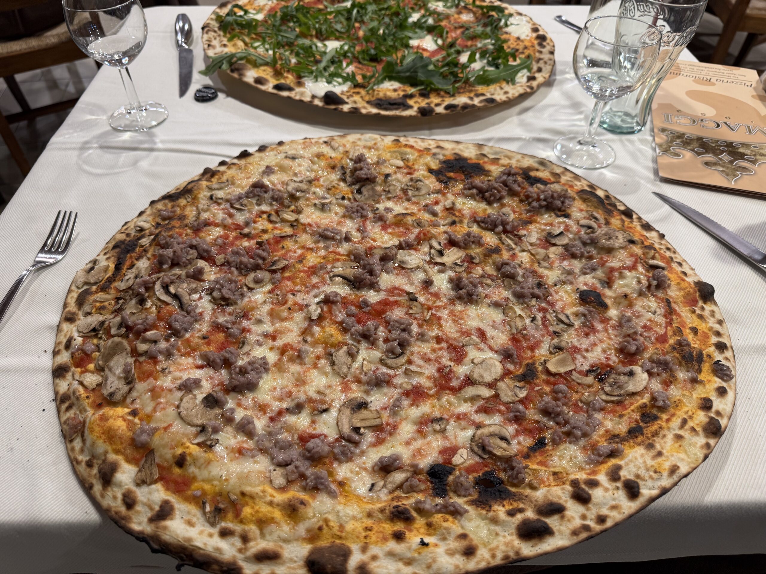 La pizza funghi freschi e salsiccia i maggi 1953 Sant'Agata Bolognese