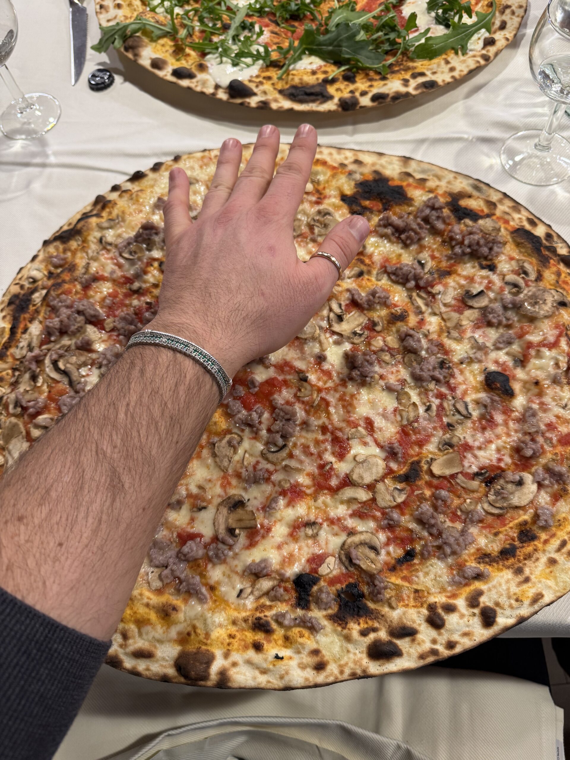 Le pizze della pizzeria i maggi 1953 a Sant'Agata Bolognese