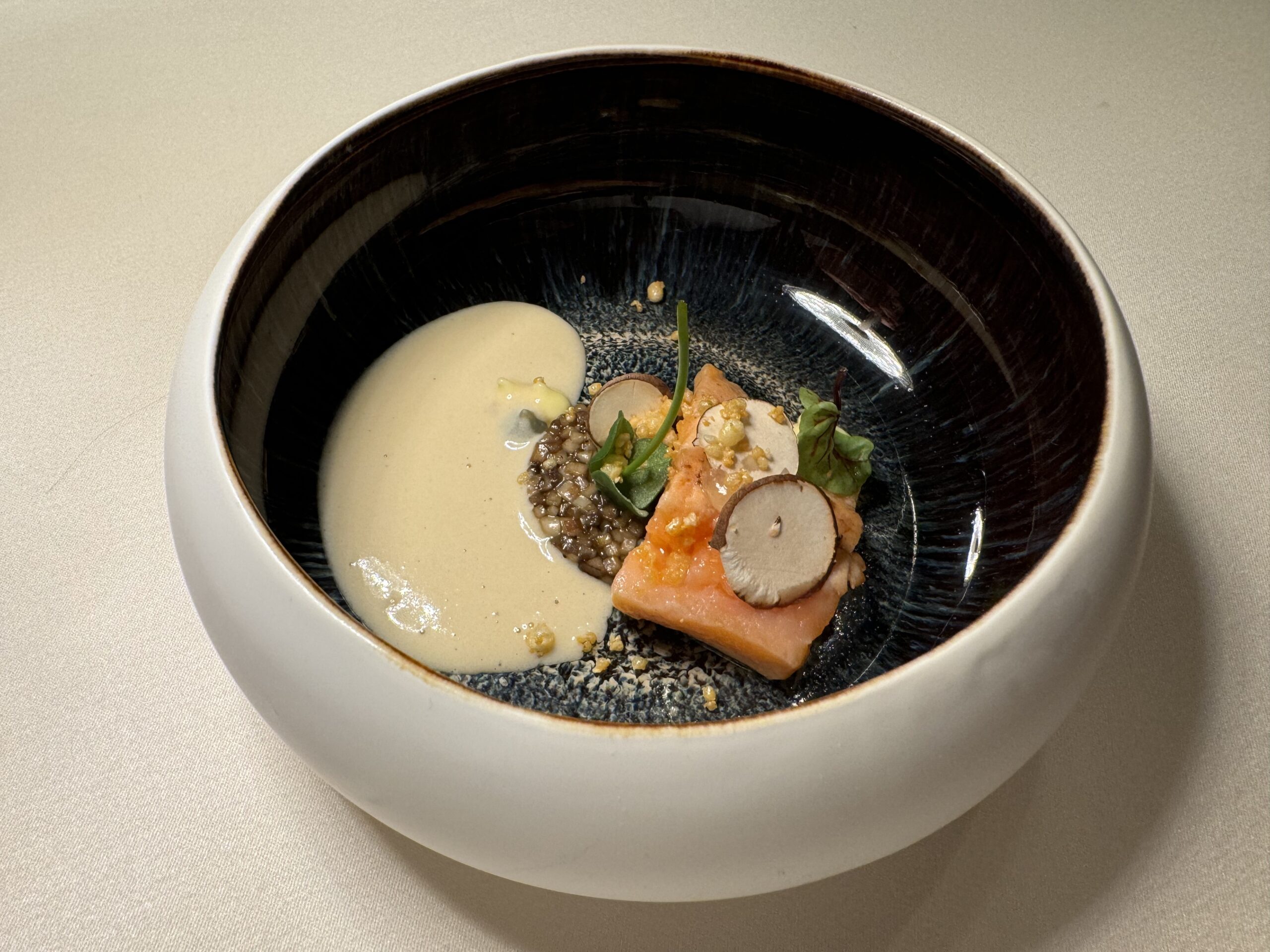 trota salmonata, ponzu, prataiolo, lime e sesamo