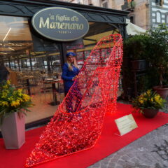 Assunta Pacifico celebra l'8 marzo con un'installazione simbolica