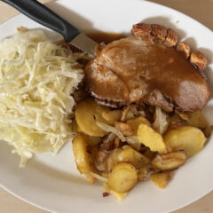 Prosciutto di maiale con patate arrosto