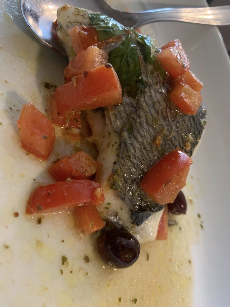 Dieci sedie a Tuscania, l'orata