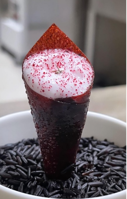 Cono di barbabietola e yogurt greco
