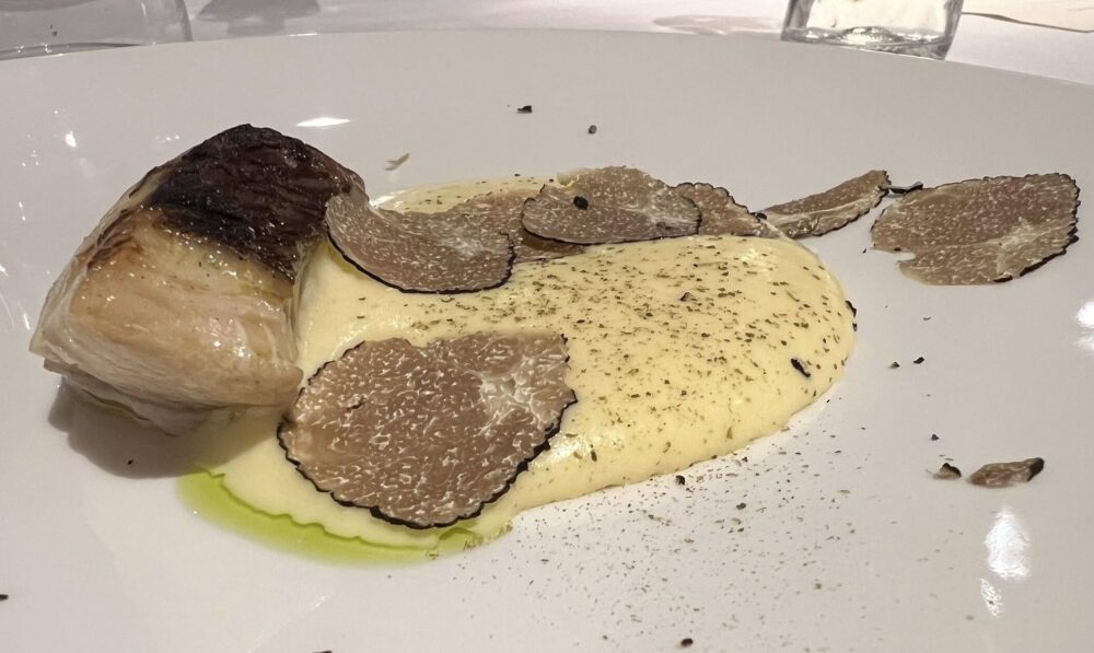 Feudi del Pisciotto - Spigola e salsa bernese con tartufo