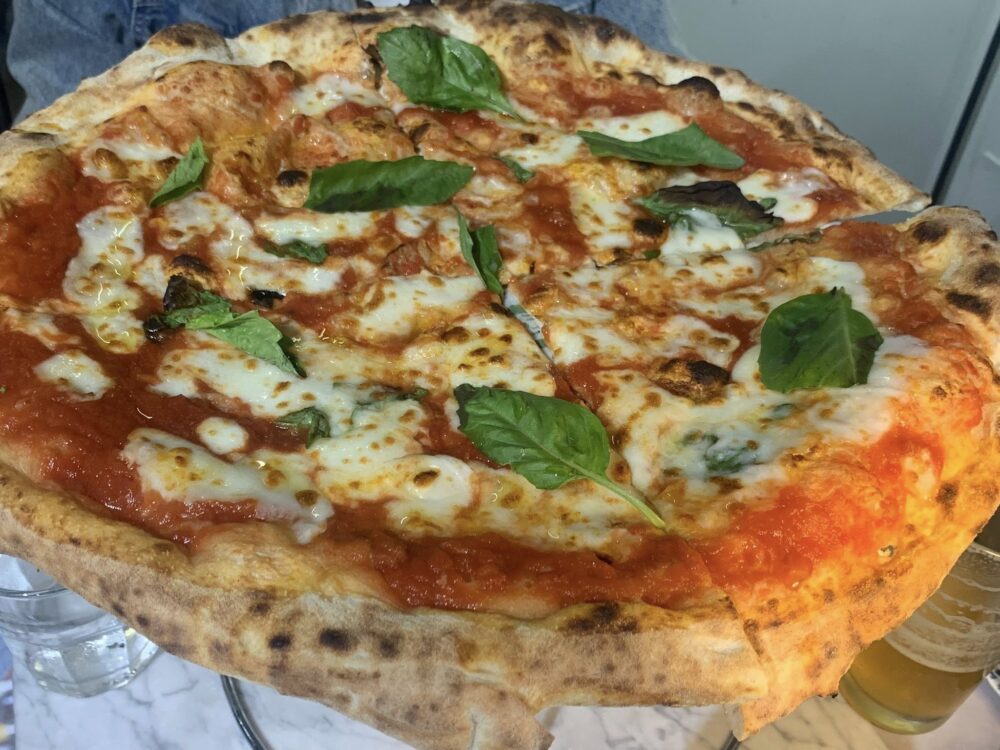 Arte bianca della Pizza, la margherita a ruota di carro
