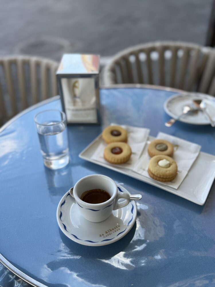 Caffè e biscotti- Bar Alberto dal 1946