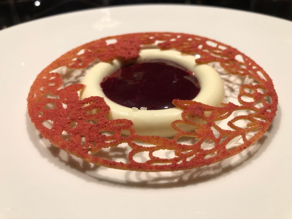 Ristorante Aquadulcis Dolce di fragola, basilico e cioccolato biancio