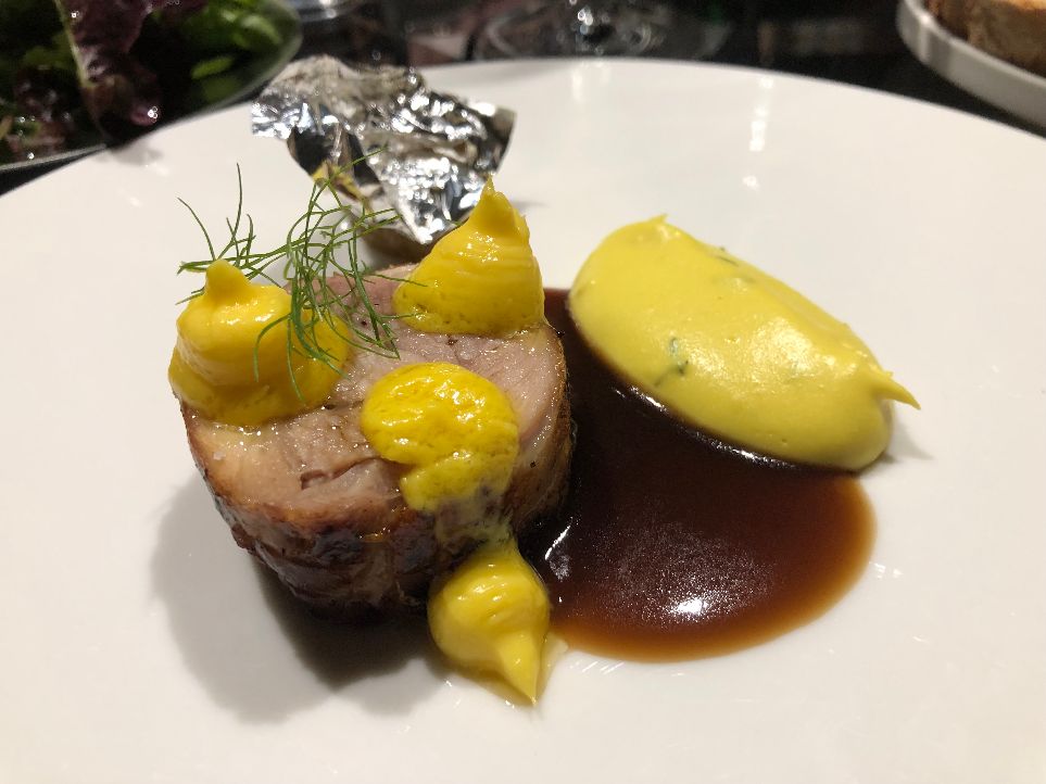 Ristorante Aquadulcis Pollo in porchetta, patate al cartoccio, insalata e rosmarino